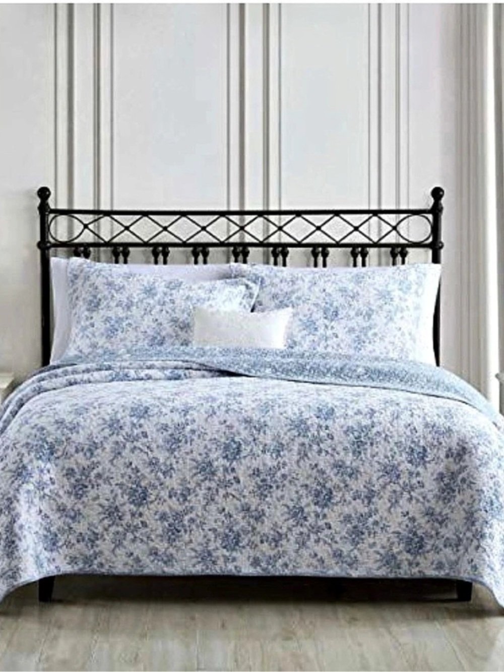 Laura Ashley Blue Toile Quilt Set Blue & White Floral King